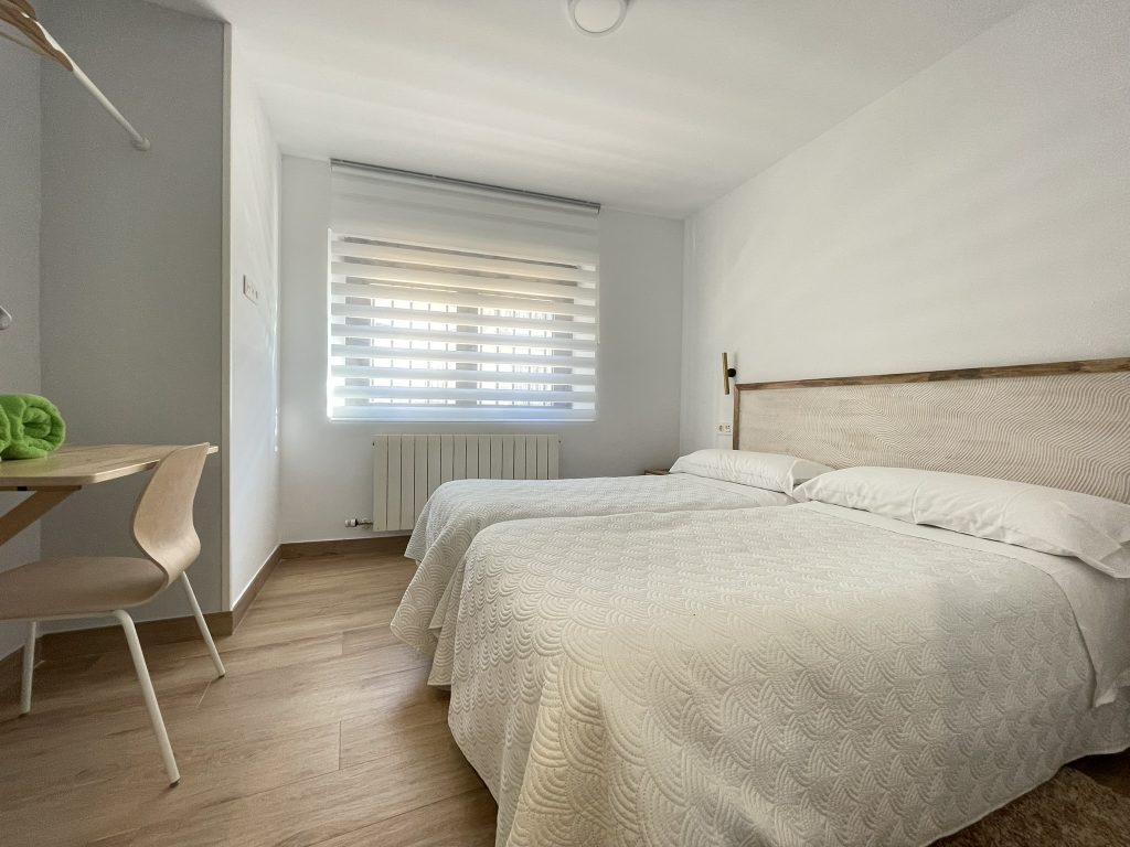 habitación dos camas de apartamentos turísticos descubre Ávila