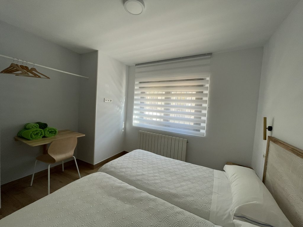 habitación dos camas de apartamentos turísticos descubre Ávila