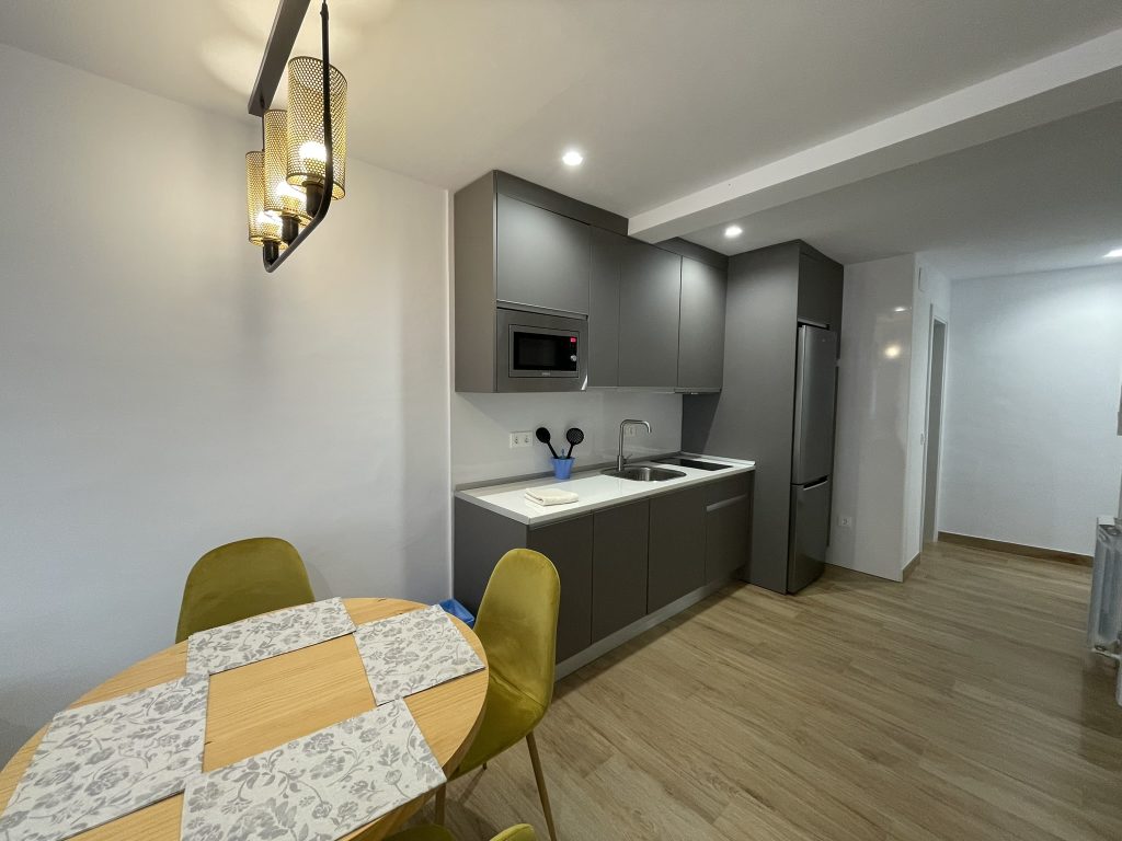 cocina de de apartamentos turísticos descubre Ávila